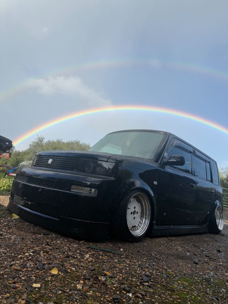 Show winning Toyota bB hydraulic suspension