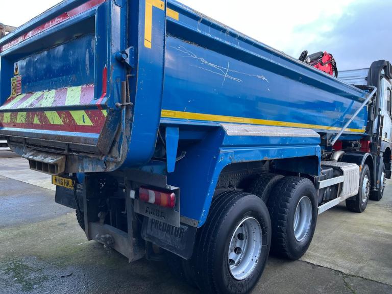 Mercedes-Benz Arocs 8x4 tipper grab only 167000 km
