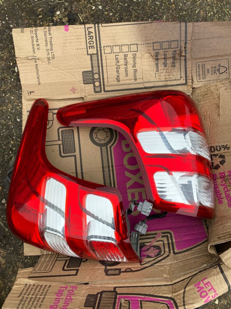 Mitsubishi warrior l200 rear tail lights 2016 