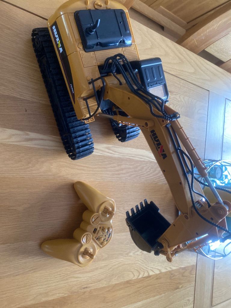 Remote control toy digger 