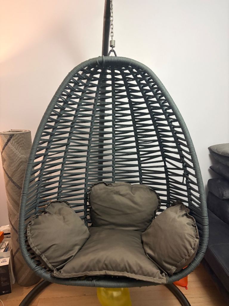 Hanging egg chair