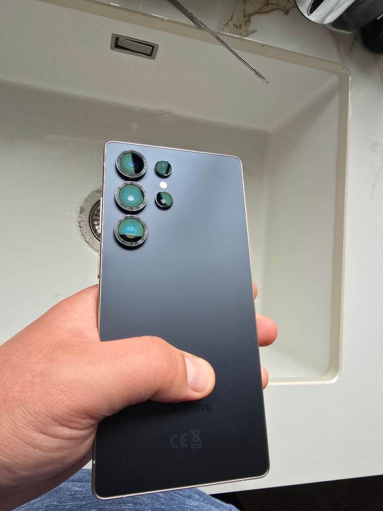 Samsung galaxy S25 Ultra 256 gig like new 