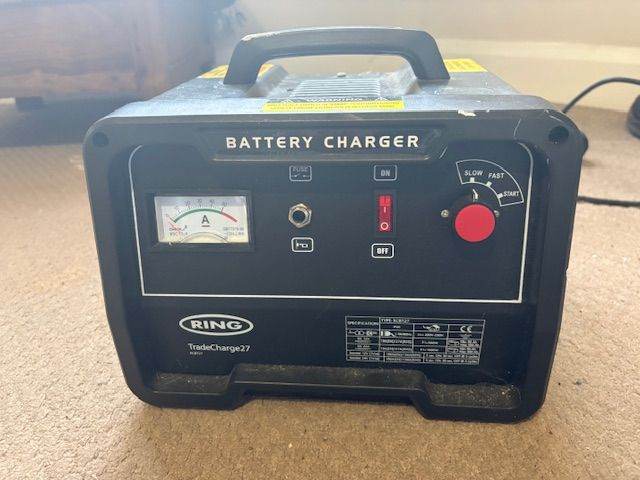 Ring RCBT27 27A Charger and Jump 12 / 24V
