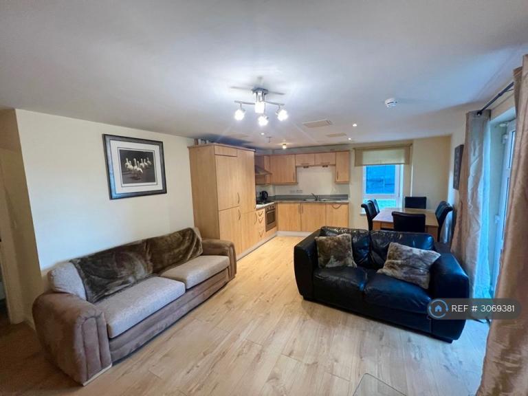 2 bedroom flat in The Atrium, Nottingham, NG2 (2 bed) (#3069381)