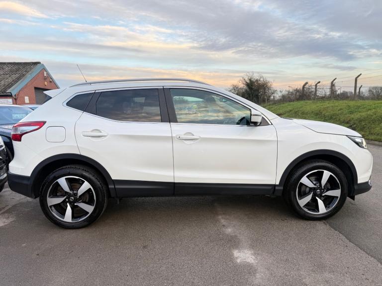 2015 Nissan Qashqai 1.2 DiG-T N-Tec+ 5dr HATCHBACK Petrol Manual