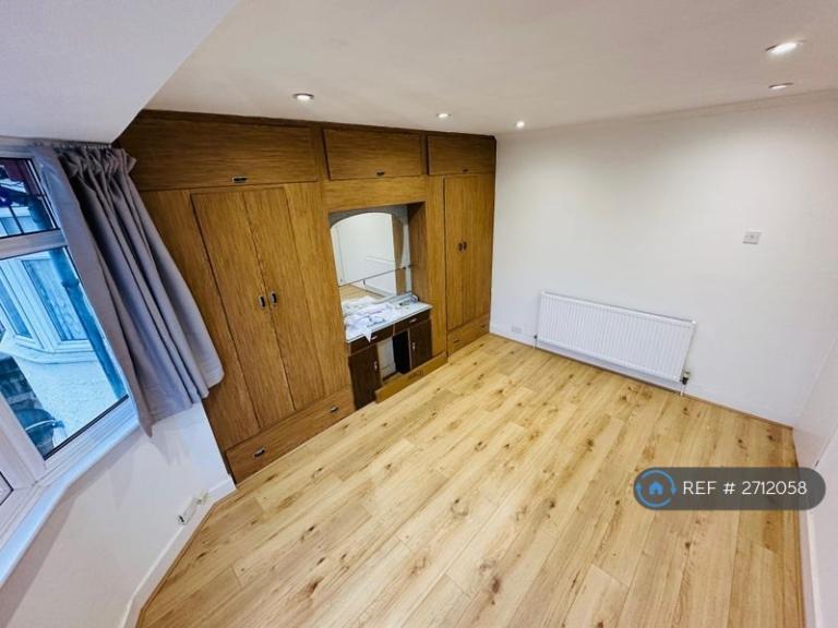 4 bedroom house in South Park Road, Ilford, IG1 (4 bed) (#2712058)