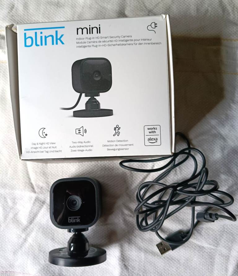 Blink Mini 1080p HD Compact Indoor Plug-in Smart Security Camera Black