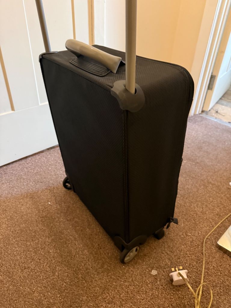 IT luggage carry on case 