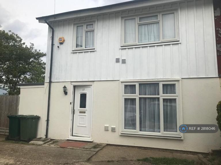 3 bedroom house in Laburnum Way, Staines-Upon-Thames, TW19 (3 bed) (#2818046)