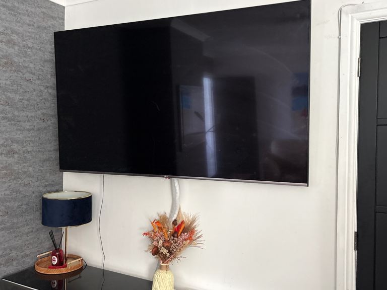 LG 4K UHD SMART TV 65”