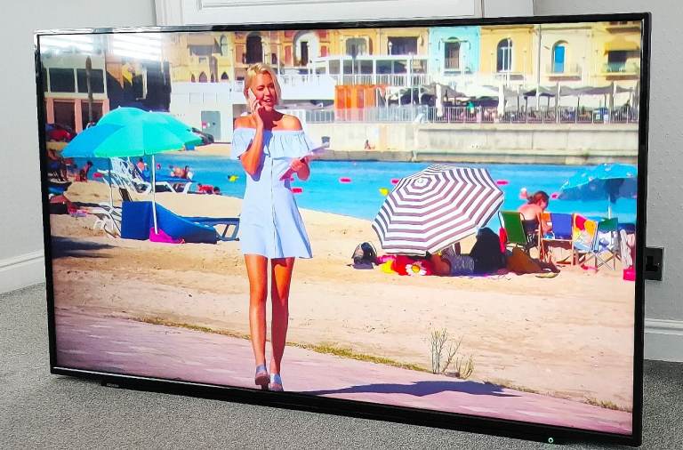 65" TOSHIBA WALL MOUNT SMART 4K UHD HDR SLIM LED WIFI APPS TV RC NEW WALL BRACKETS -FREE DELIVERY