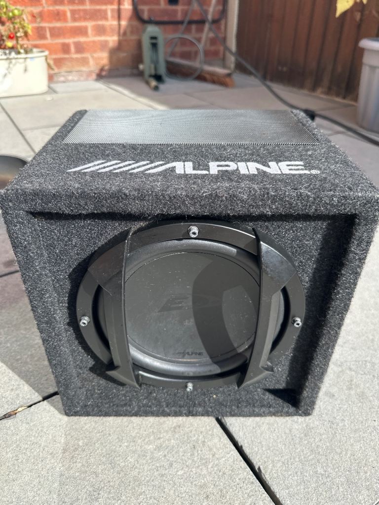 Alpine SWE-815 8” Amplified Subwoofer Box