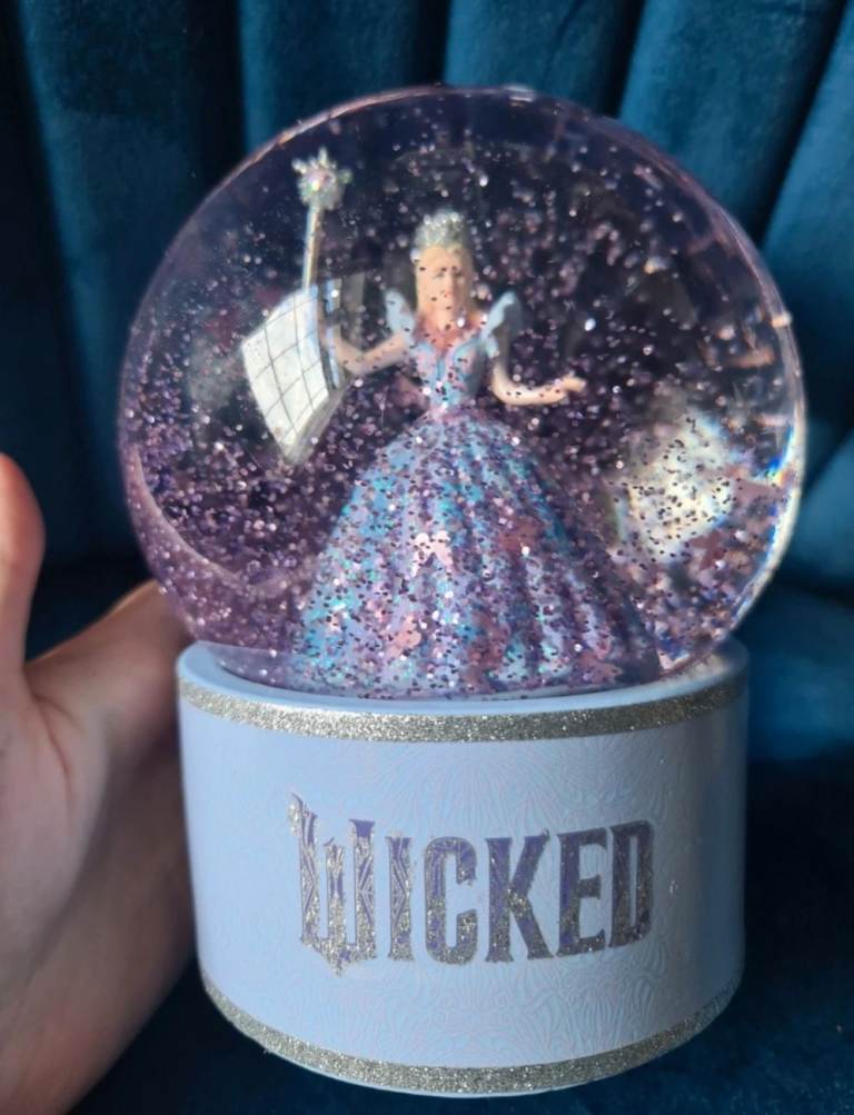 Wicked Glinda Ariana Grande Collectible Light Up Glitter Butterfly Snowglobe Brand New in Box