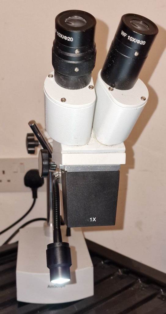 AmScope SE400 Series Z Compact Fixed-Lens Binocular Microscope with LED Light