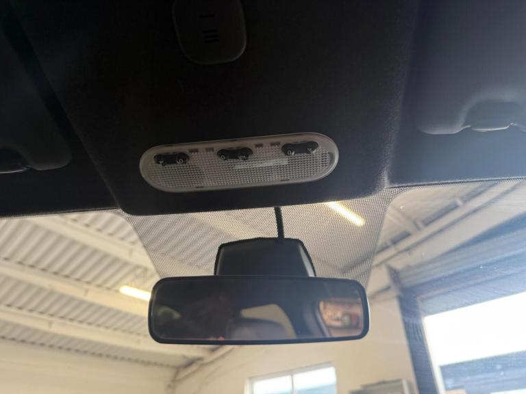 2017 Nissan Juke 1.6 N-Connecta XTRON Euro 6 5dr HATCHBACK Petrol Automatic