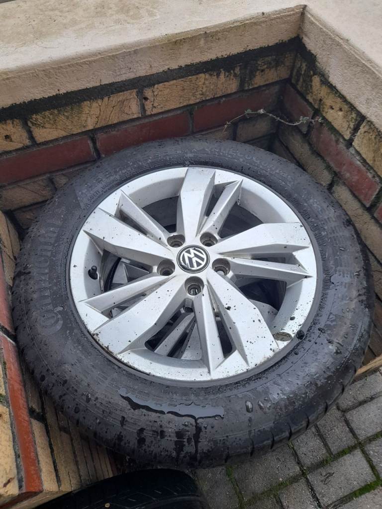 Volkswagon alloys and tyres