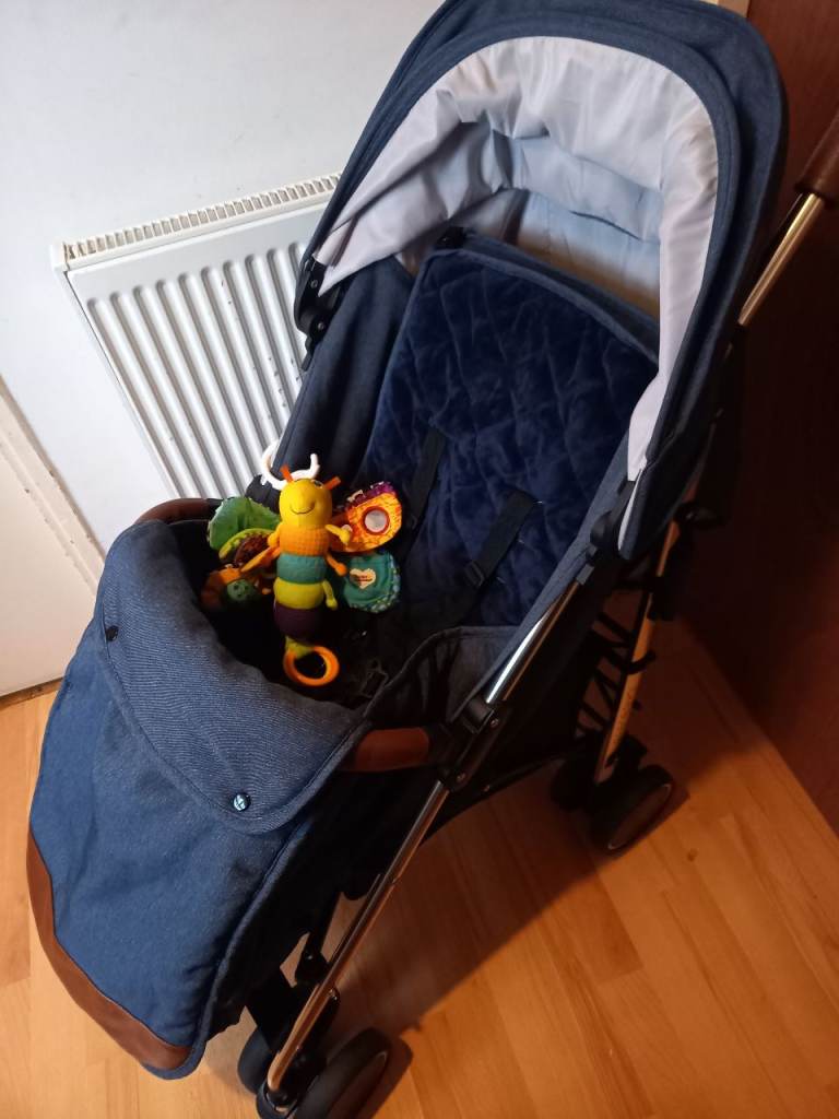 Like New. Ickle Bubba Discovery Max + Footmuff, Cupholder & Raincover. Free delivery within Hull 