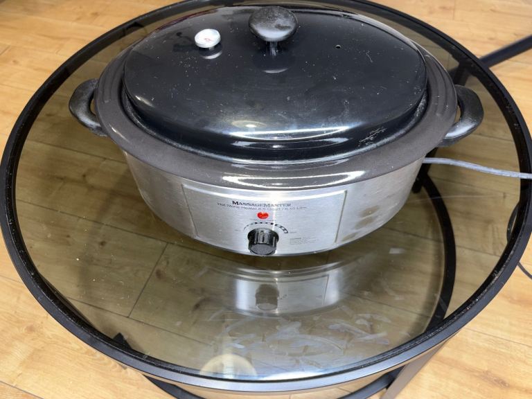 MassageMaster Hot Stone Heater with 36 Basalt Stone .
