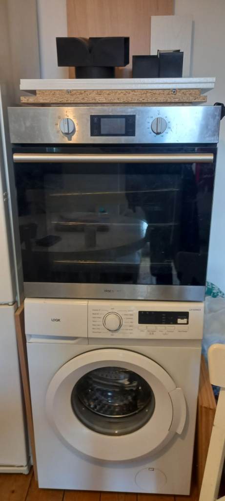 4 year old electric oven £5