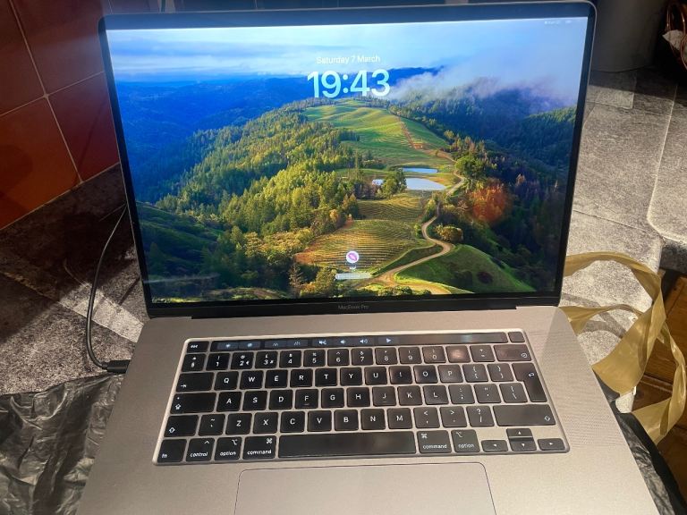 MacBook Pro 16-inch 2019 – i9 / 64GB RAM / 2TB SSD