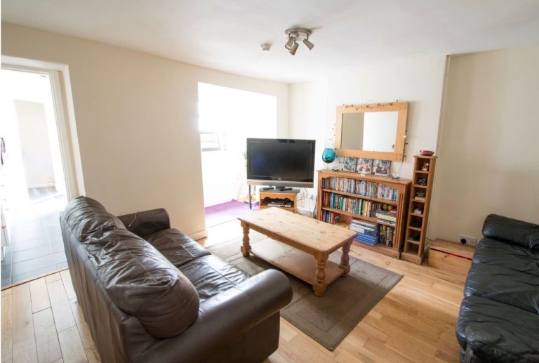 Room to let in St George 