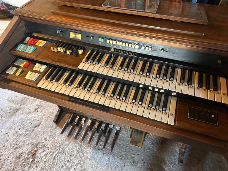 Hammond Organ – Classic Sound, Good Condition