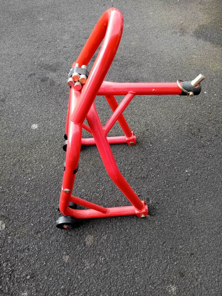 Front paddock stand
