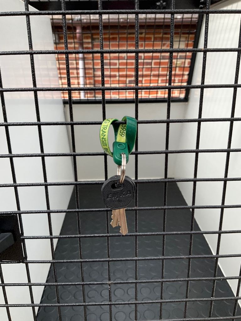 Lintrans BB6 Pet car crate