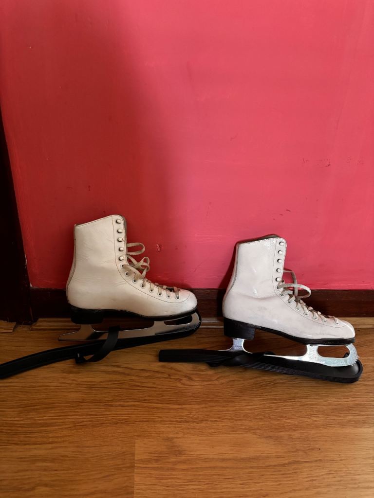 Ladies ice skates 