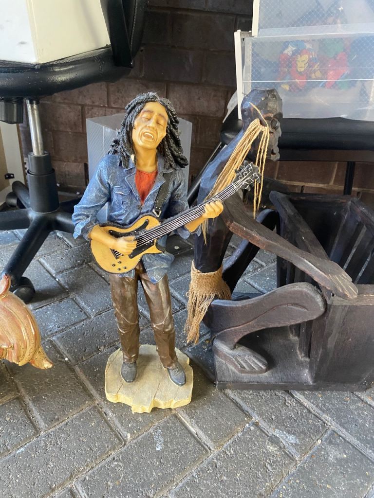 Handcrafted Bob Marley Guitarist Figurine – Reggae Icon Ornament
