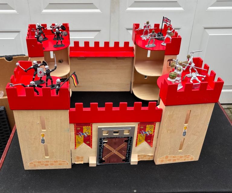 Wood castle a few knights 