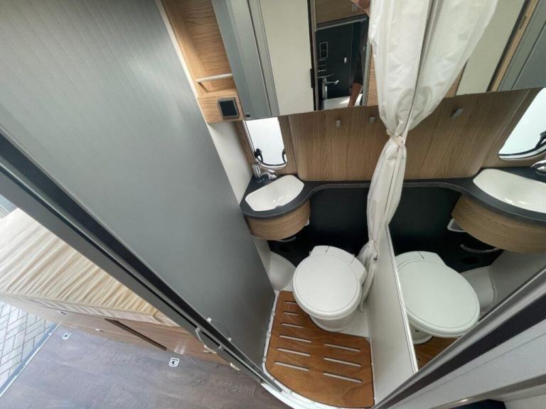 Sunlight Cliff 640 3 Berth 4 Belt Rear Transverse Bed Dinette Conversion Camperv