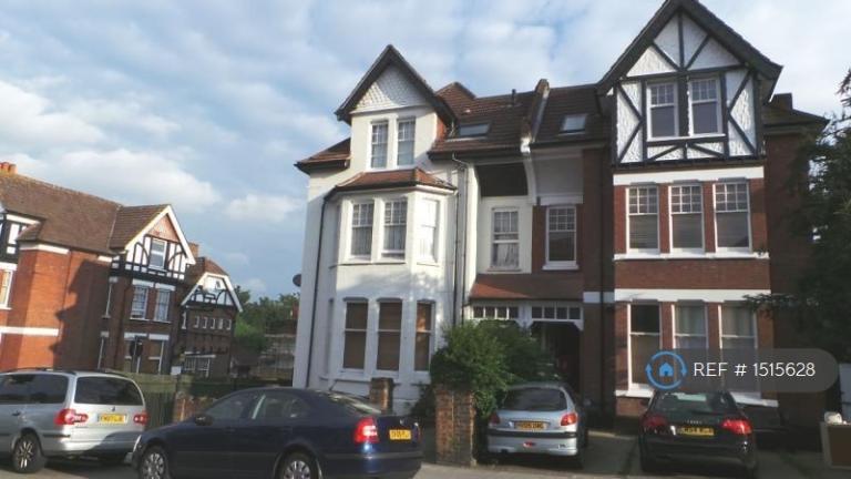 3 bedroom flat in Gleneldon Road, London, SW16 (3 bed) (#1515628)
