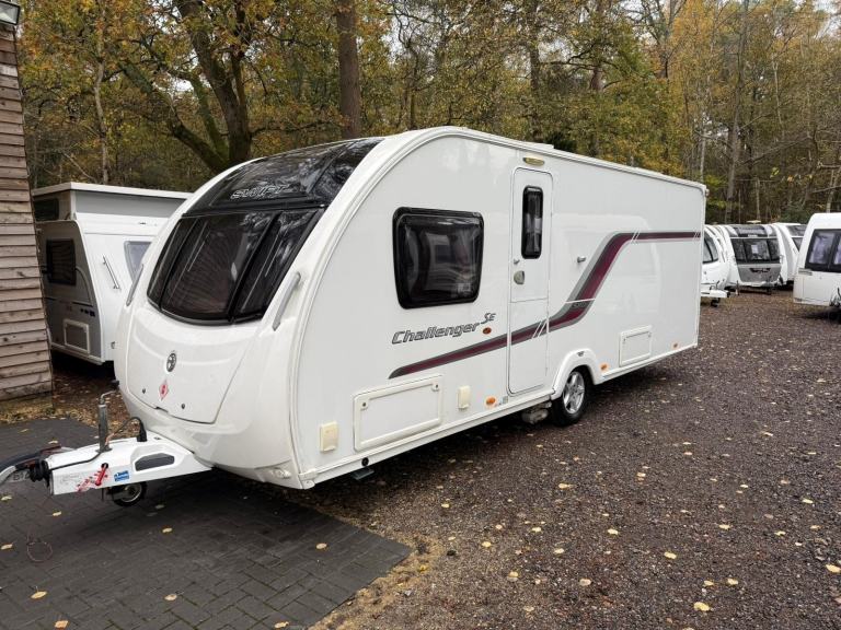 SWIFT CHALLENGER 580 SE - 2014 - ISLAND BED - 4 BERTH - MOVER & AWNING - PRISTIN