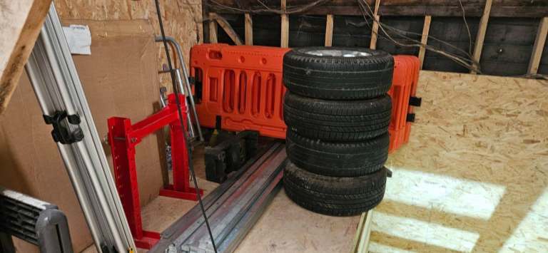 FORD RANGER 18" BRAND NEW TYRES