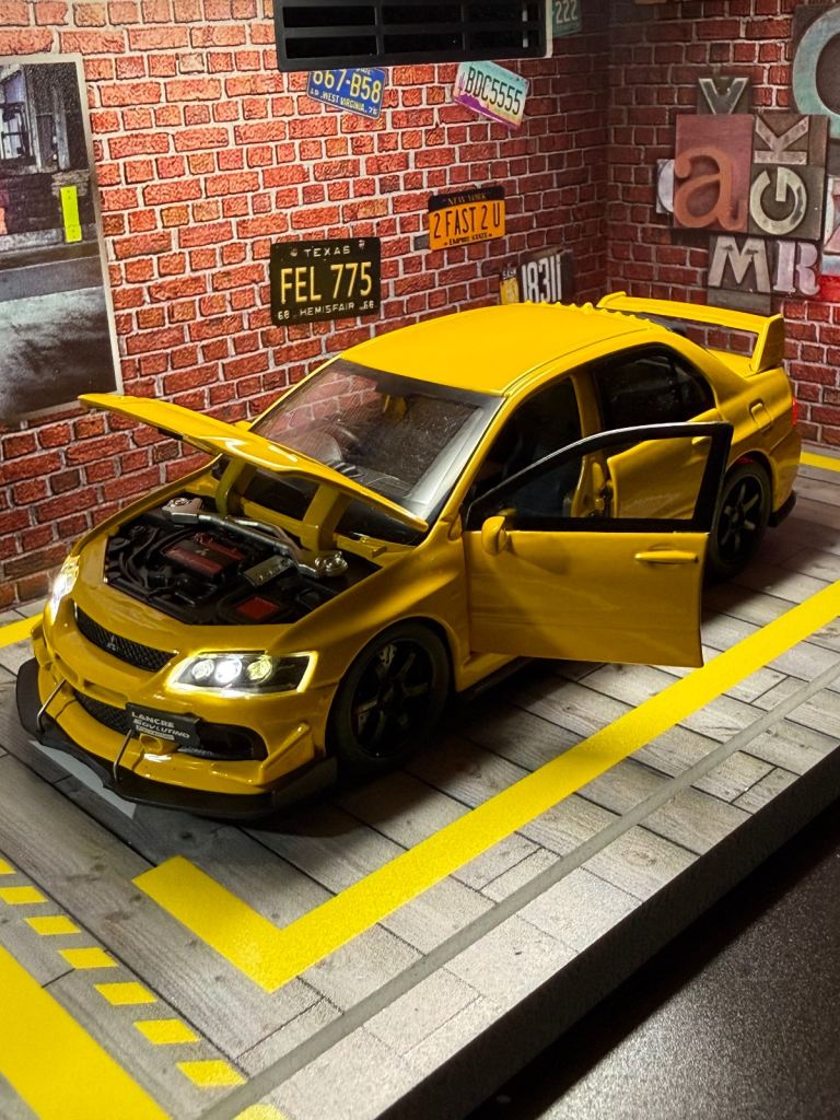 1:32 Diecast Diorama Mitsubishi Lancer Evo 9 JDM Licensed