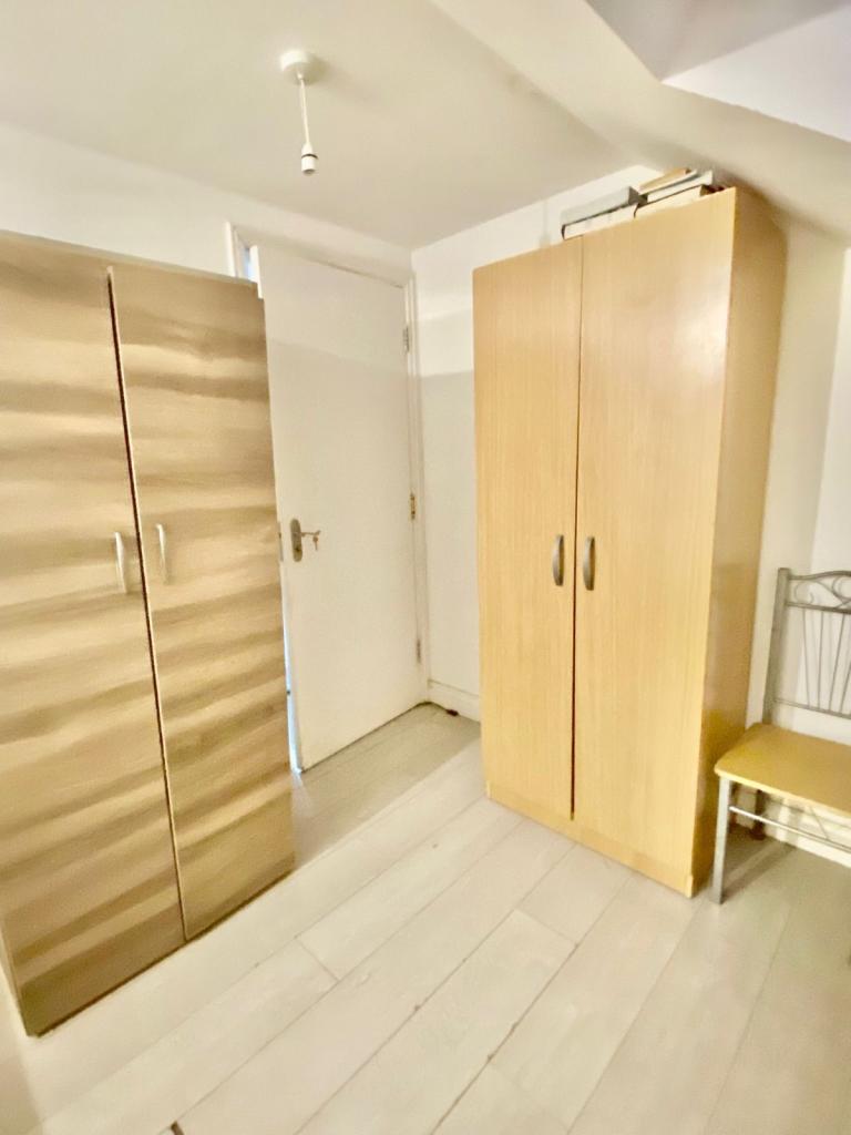 Shared room available for rent 