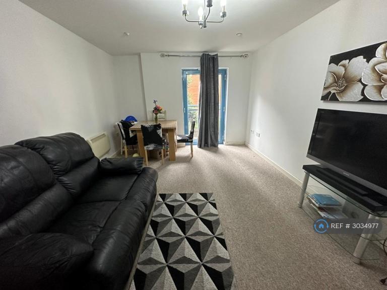 1 bedroom flat in Wellington Street, Swindon, SN1 (1 bed) (#3034977)