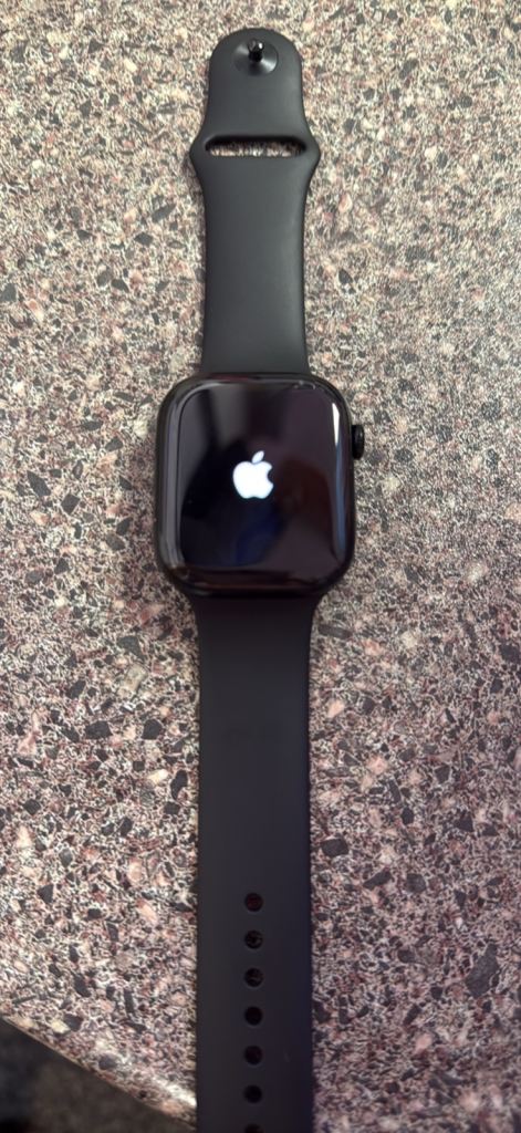 Apple Watch Series 11 - Jet Black + 4 straps 