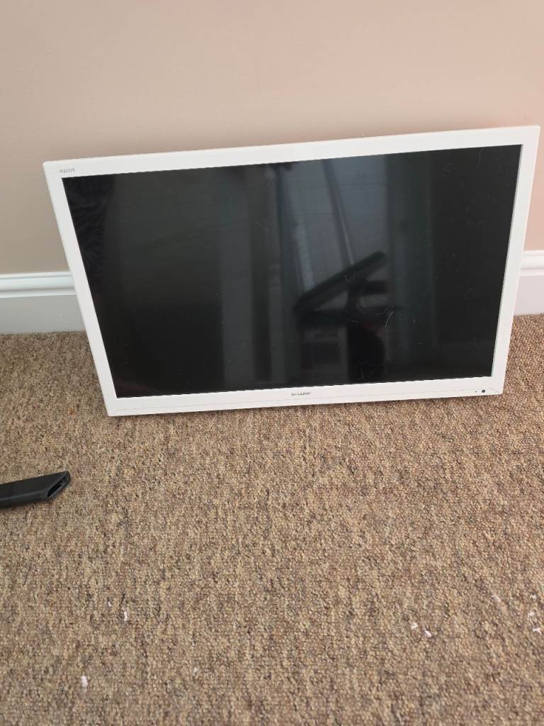 Sharp Aquos 24Be0KW white 24” LCD Colour TV with built in DVD