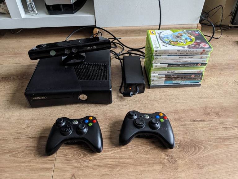 Xbox 360 S/SLIM 320GB with Kinect, 2 Pads with Charging Station & Games Bundle