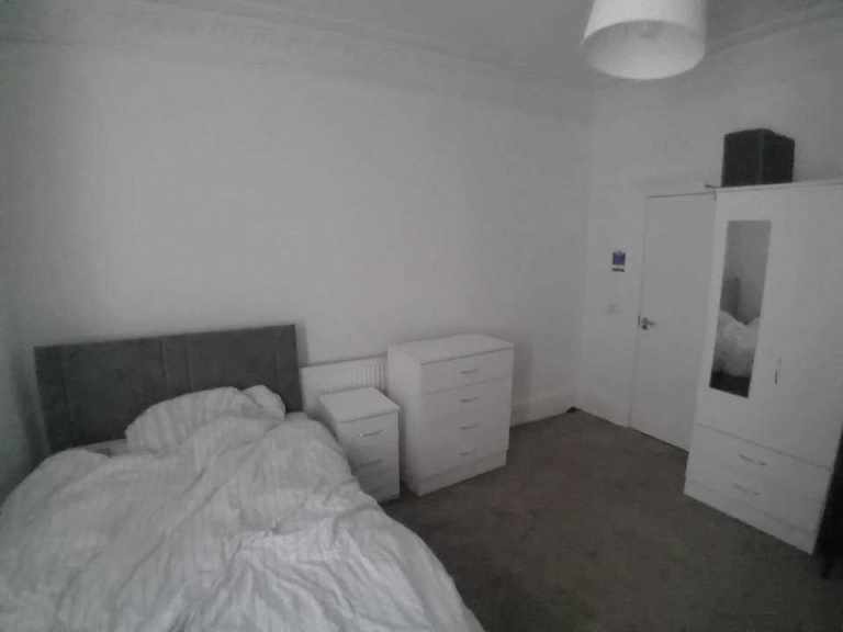 1 room to rent in 3 bed