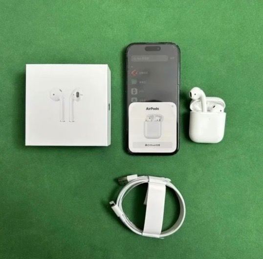 Apple AirPods 2nd Gen with Charging Case – As Good As New