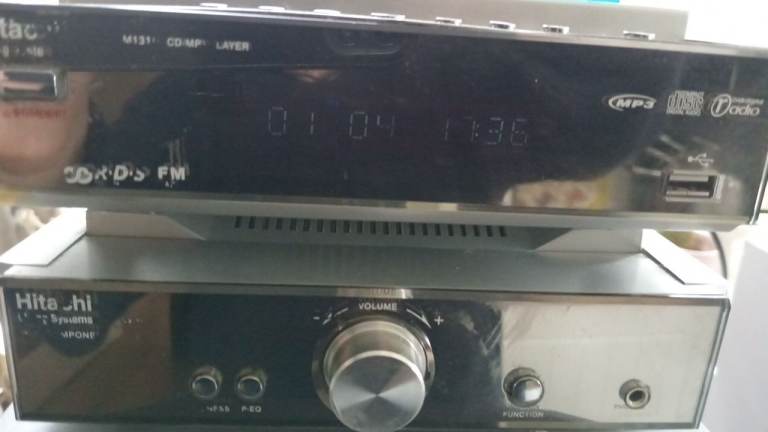 Hitachi AX-M131U mini hifi tuner cd aux FM radio stereo
