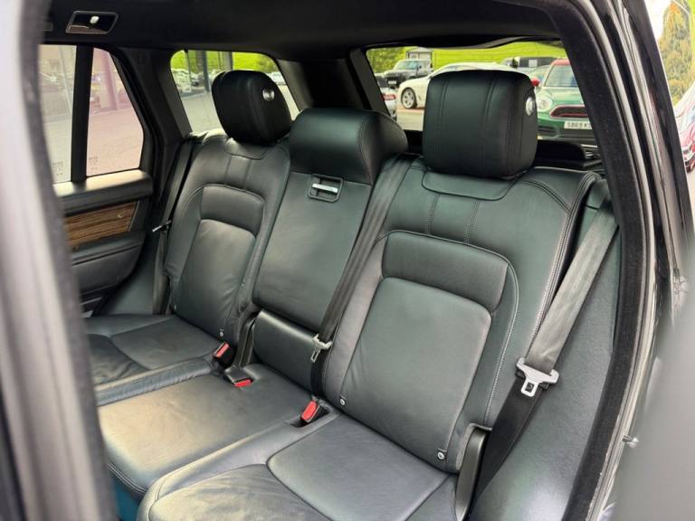 2020 70 RANGE ROVER 3.0 SD V6 VOGUE SE Diesel Auto with only 38,000 miles