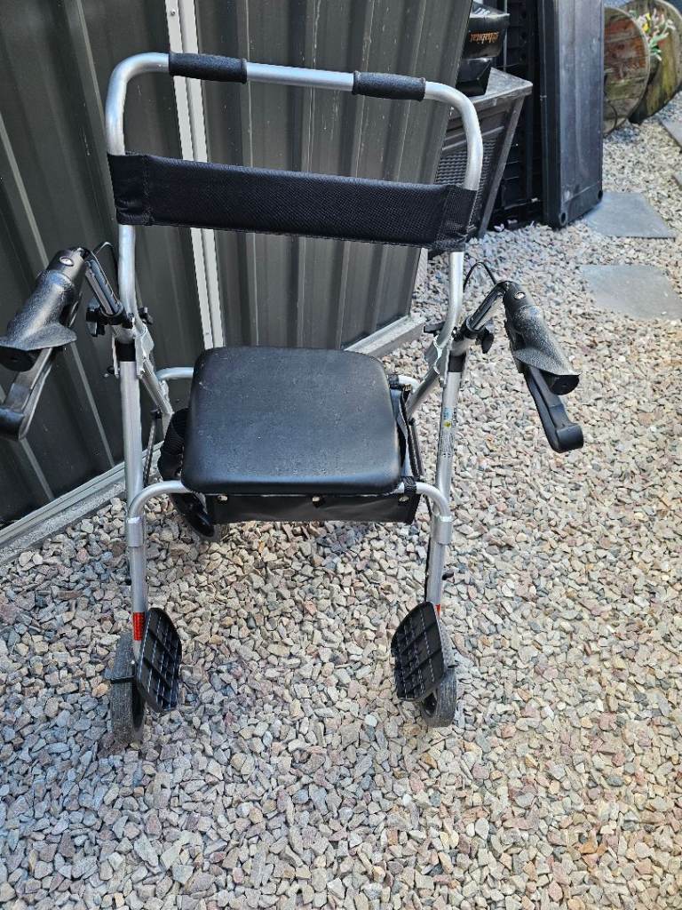 2 in 1 walker/wheelchair 