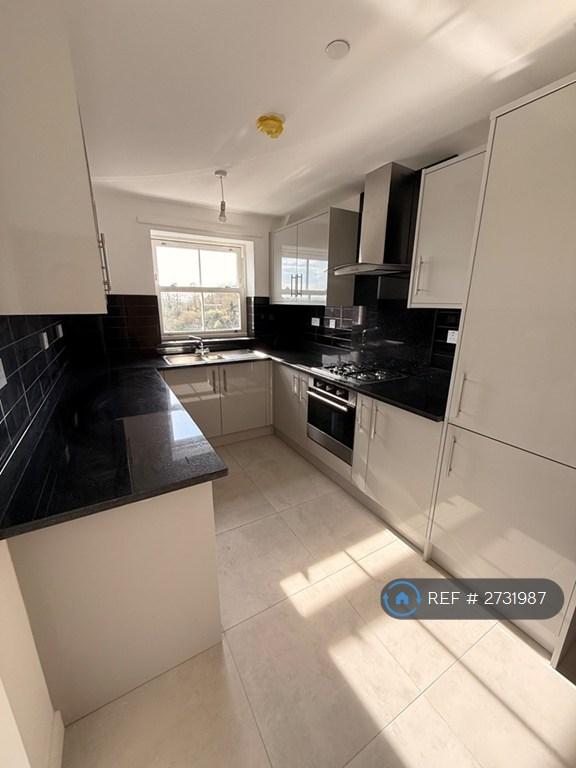 2 bedroom flat in Frith Hill Road, Godalming, GU7 (2 bed) (#2731987)