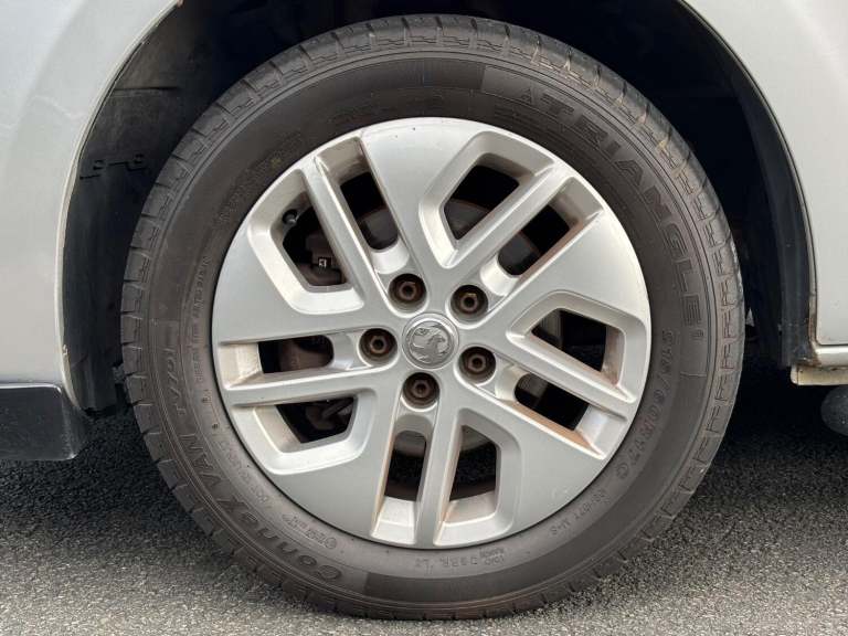 VAUXHALL VIVARO 1.6 CDTi 2700 BiTurbo ecoFLEX Sportive 2015