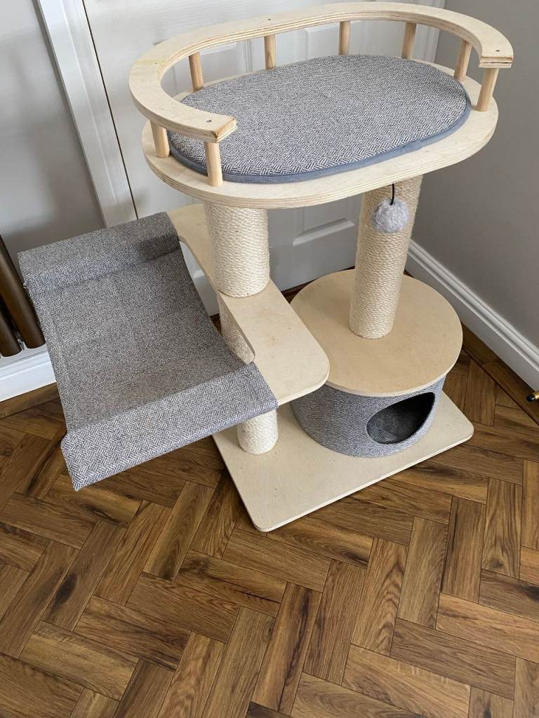 CAT CLIMBING, SCRATCHING AND SLEEPING FRAME