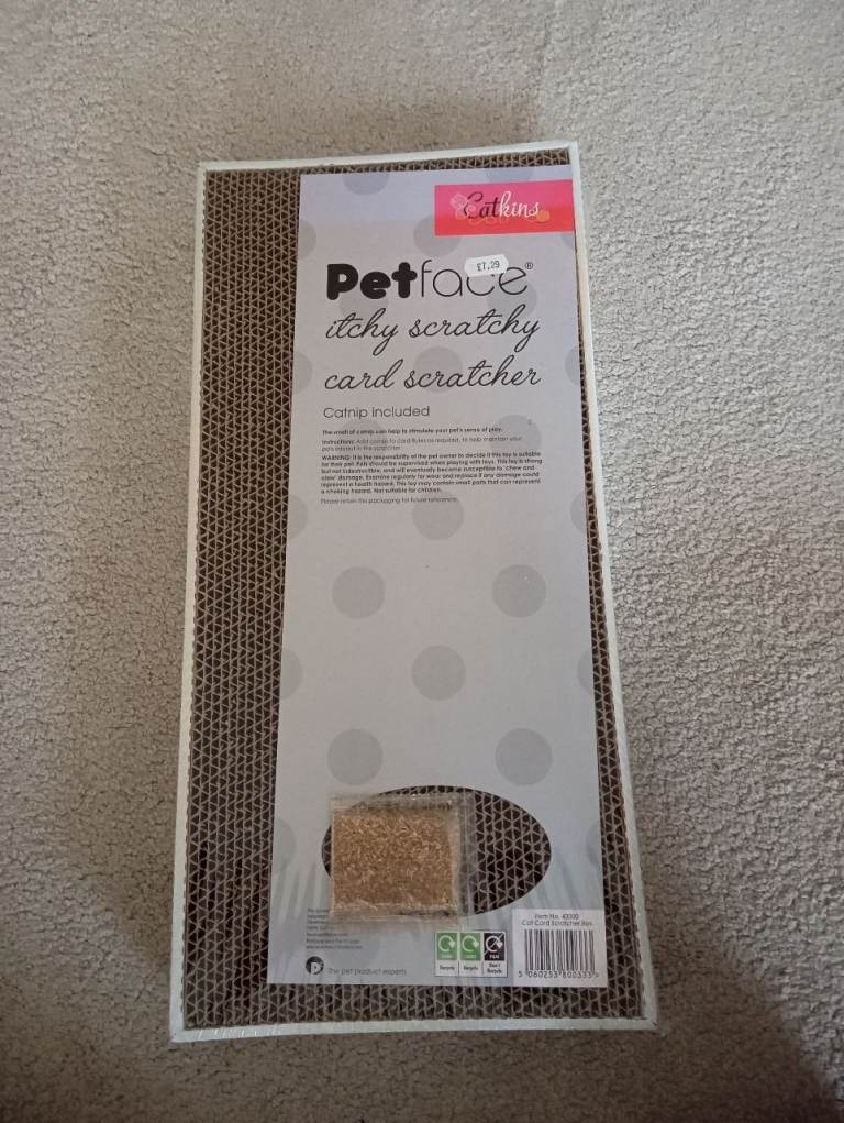 Pet face cat scratcher 